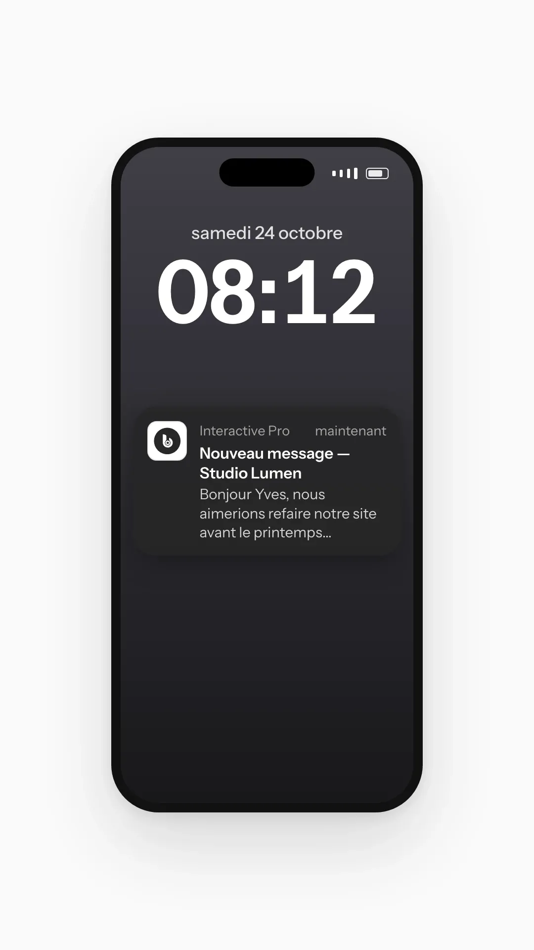 « Nouveau message — Studio Lumen » sur un écran verrouillé