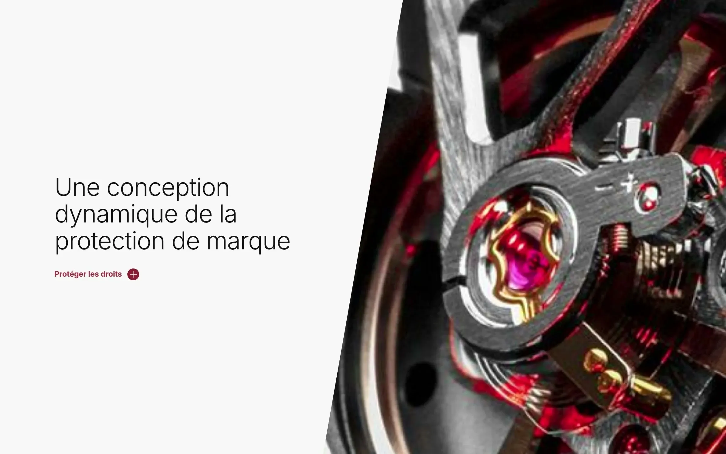 La coupe oblique s'ouvre et révèle les objets